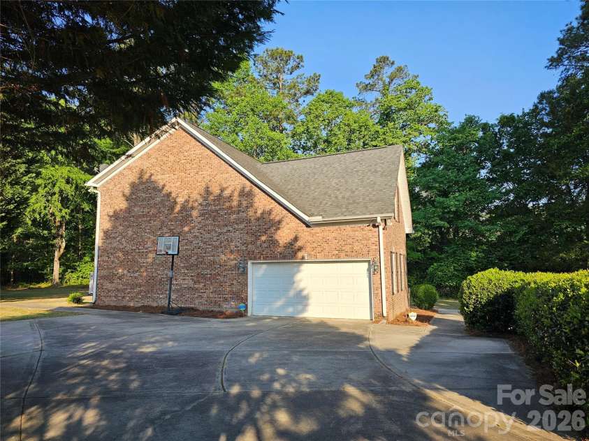 2843 Lakeshore Drive, Chester, SC 29706.  MLS# CAR4372789, YatesRealty ID 37378. 