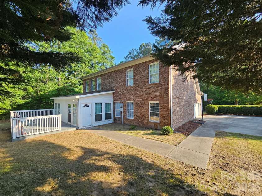 2843 Lakeshore Drive, Chester, SC 29706.  MLS# CAR4372789, YatesRealty ID 37378. 