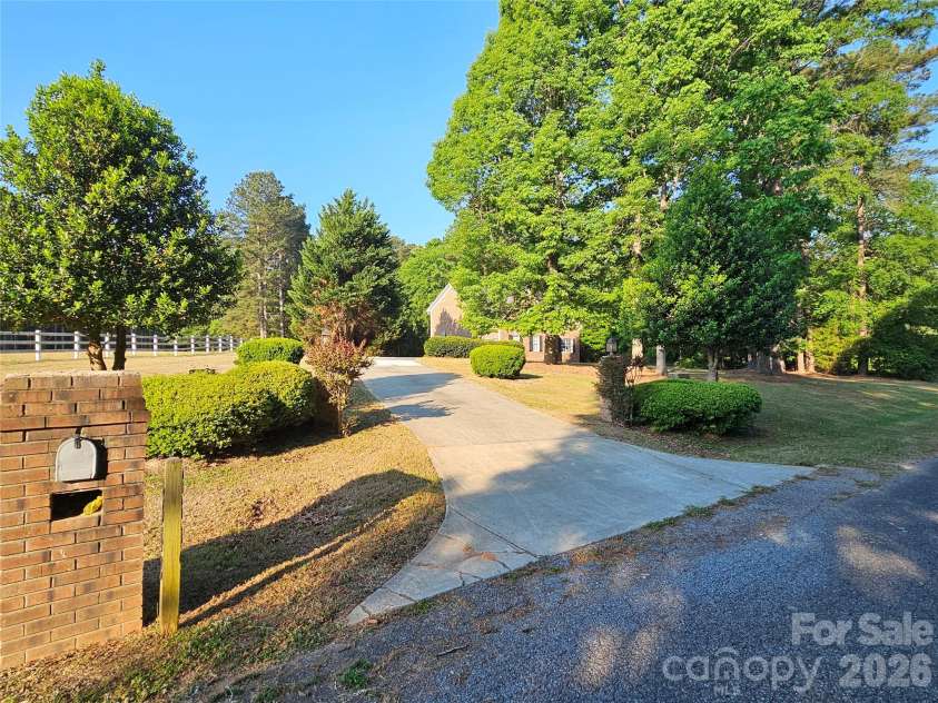 2843 Lakeshore Drive, Chester, SC 29706.  MLS# CAR4372789, YatesRealty ID 37378. 
