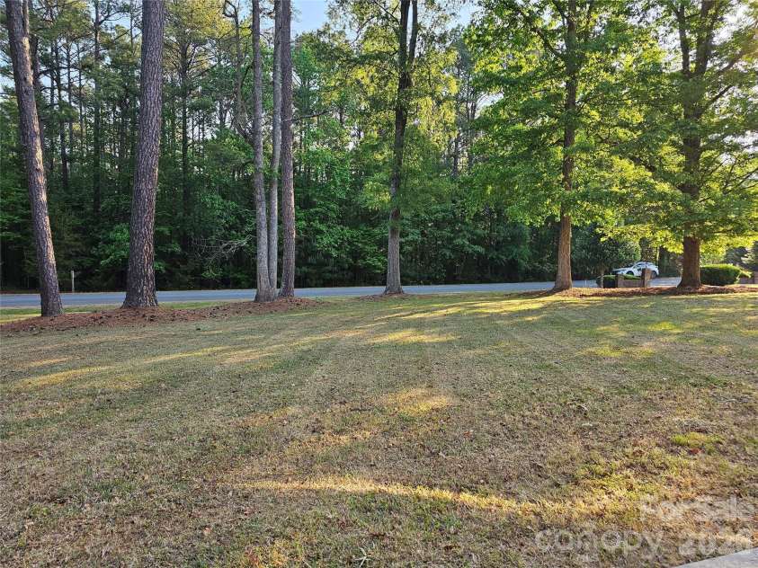 2843 Lakeshore Drive, Chester, SC 29706.  MLS# CAR4372789, YatesRealty ID 37378. 