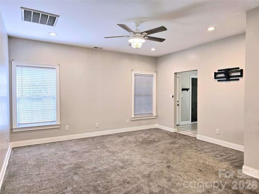 2843 Lakeshore Drive, Chester, SC 29706.  MLS# CAR4372789, YatesRealty ID 37378. Family Room