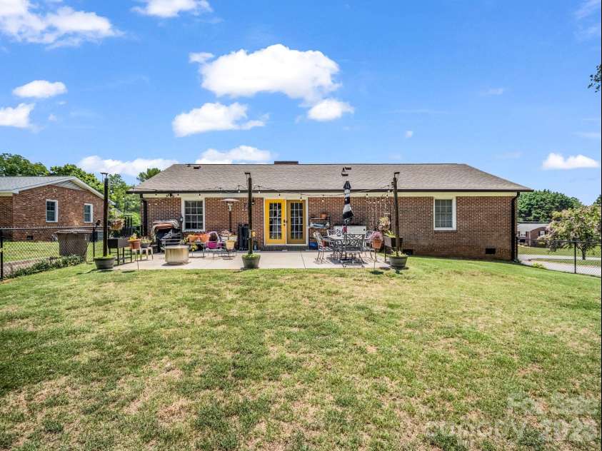 816 Rhodann Drive, Shelby, NC 28152.  MLS# CAR4387818, YatesRealty ID 37379. 