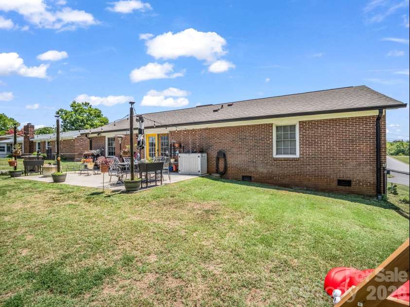 816 Rhodann Drive, Shelby, NC 28152.  MLS# CAR4387818, YatesRealty ID 37379. 