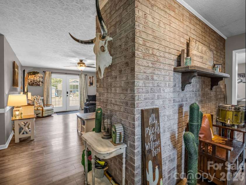 816 Rhodann Drive, Shelby, NC 28152.  MLS# CAR4387818, YatesRealty ID 37379. Entryway