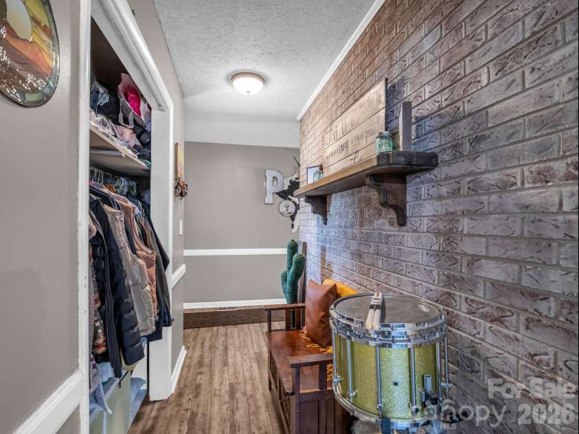 816 Rhodann Drive, Shelby, NC 28152.  MLS# CAR4387818, YatesRealty ID 37379. Entryway hall
