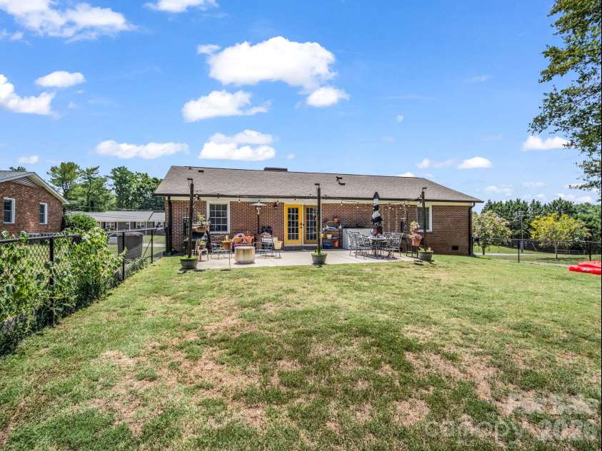 816 Rhodann Drive, Shelby, NC 28152.  MLS# CAR4387818, YatesRealty ID 37379. Fenced backyard