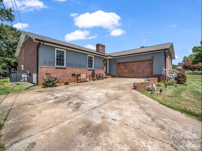 816 Rhodann Drive, Shelby, NC 28152.  MLS# CAR4387818, YatesRealty ID 37379. Front