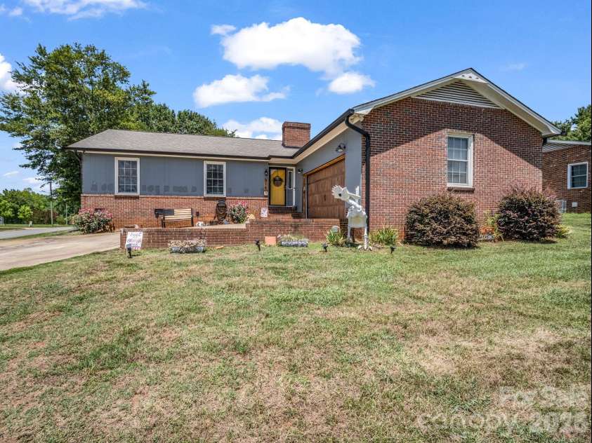 816 Rhodann Drive, Shelby, NC 28152.  MLS# CAR4387818, YatesRealty ID 37379. Front