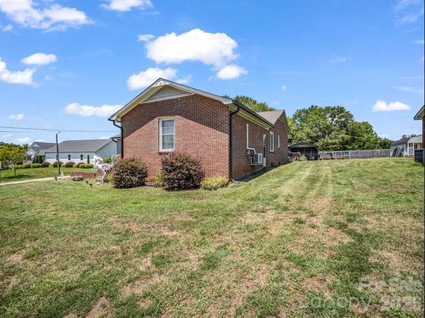 816 Rhodann Drive, Shelby, NC 28152.  MLS# CAR4387818, YatesRealty ID 37379. Front / side