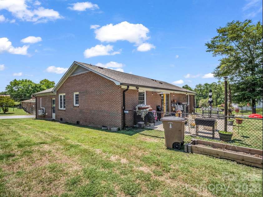 816 Rhodann Drive, Shelby, NC 28152.  MLS# CAR4387818, YatesRealty ID 37379. Side / back