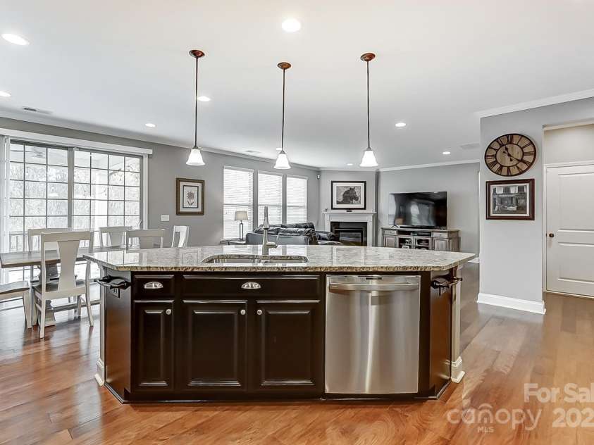 7006 Garden Hill Drive, Huntersville, NC 28078.  MLS# CAR4196907, YatesRealty ID 3738. Kitchen