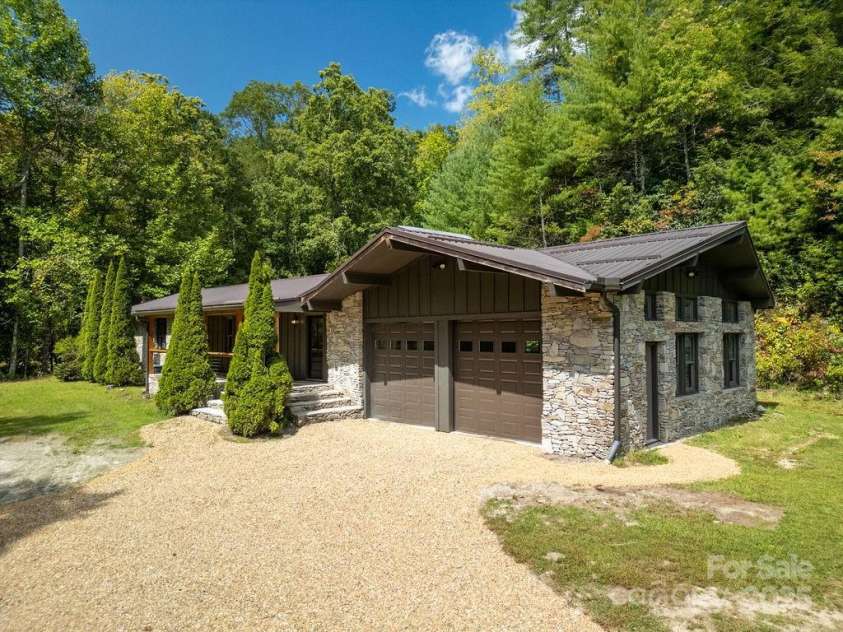 7321 Greenville Highway, Brevard, NC 28712.  MLS# CAR4302860, YatesRealty ID 3738. Low Maintenance Home