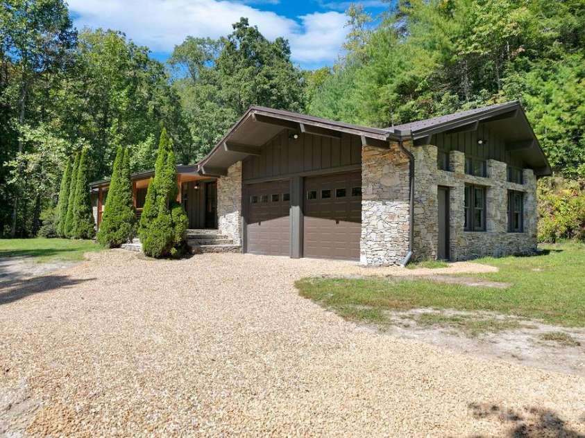 7321 Greenville Highway, Brevard, NC 28712.  MLS# CAR4302860, YatesRealty ID 3738. Main Level Attached Garage