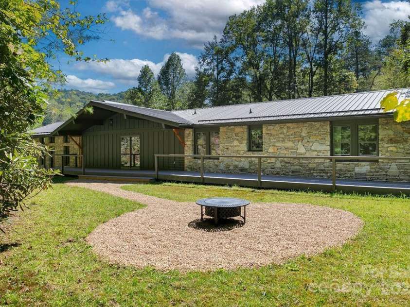 7321 Greenville Highway, Brevard, NC 28712.  MLS# CAR4302860, YatesRealty ID 3738. Peaceful Setting