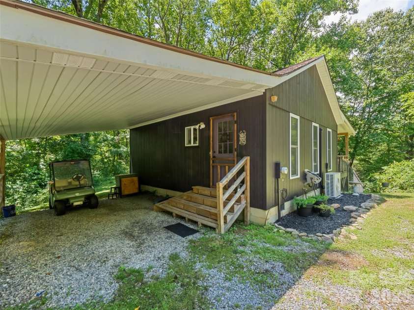 322 McKinzie Place, Waynesville, NC 28785.  MLS# CAR4404644, YatesRealty ID 37381. 