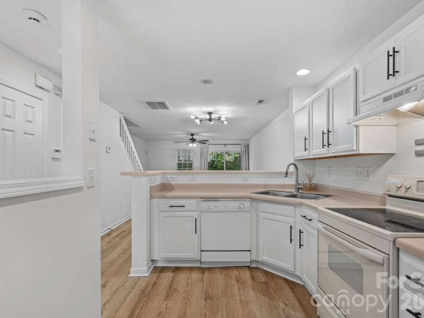 10822 Holly Ridge Boulevard, Charlotte, NC 28216.  MLS# CAR4404374, YatesRealty ID 37383. 
