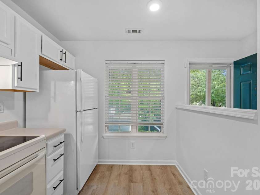 10822 Holly Ridge Boulevard, Charlotte, NC 28216.  MLS# CAR4404374, YatesRealty ID 37383. 