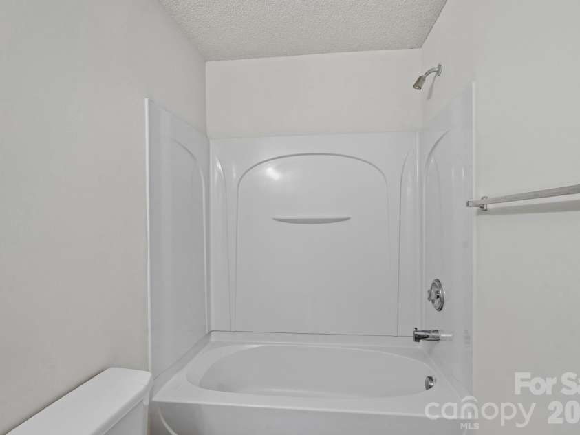10822 Holly Ridge Boulevard, Charlotte, NC 28216.  MLS# CAR4404374, YatesRealty ID 37383. 