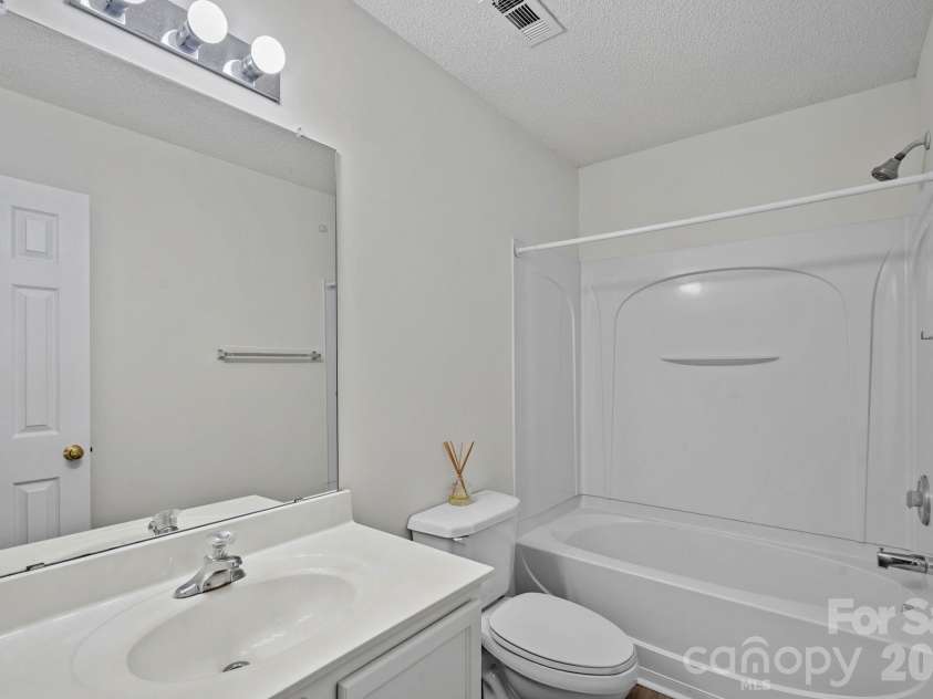 10822 Holly Ridge Boulevard, Charlotte, NC 28216.  MLS# CAR4404374, YatesRealty ID 37383. 