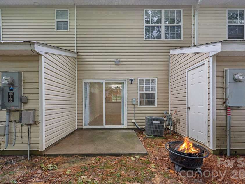 10822 Holly Ridge Boulevard, Charlotte, NC 28216.  MLS# CAR4404374, YatesRealty ID 37383. 