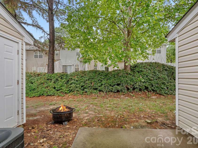 10822 Holly Ridge Boulevard, Charlotte, NC 28216.  MLS# CAR4404374, YatesRealty ID 37383. 