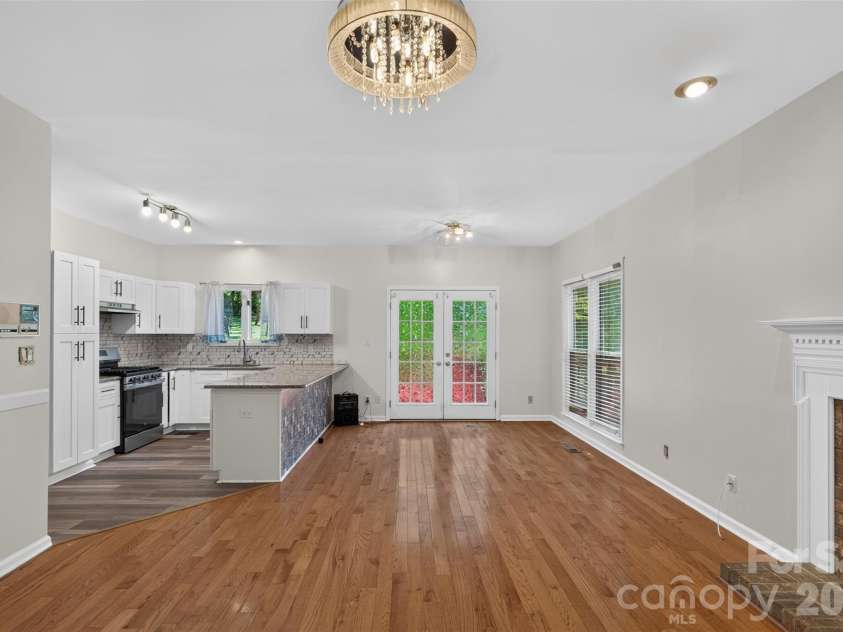 5706 Maylandia Road, Charlotte, NC 28269.  MLS# CAR4385551, YatesRealty ID 37388. 
