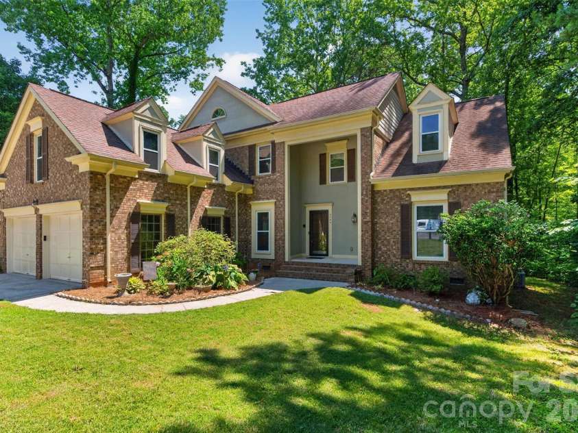 5706 Maylandia Road, Charlotte, NC 28269.  MLS# CAR4385551, YatesRealty ID 37388. 