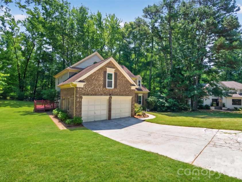 5706 Maylandia Road, Charlotte, NC 28269.  MLS# CAR4385551, YatesRealty ID 37388. 