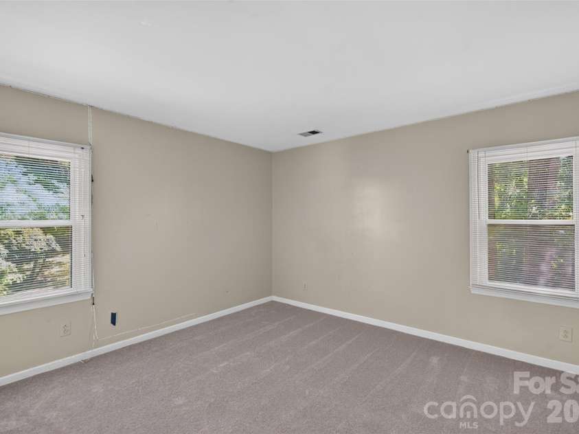 5706 Maylandia Road, Charlotte, NC 28269.  MLS# CAR4385551, YatesRealty ID 37388. 