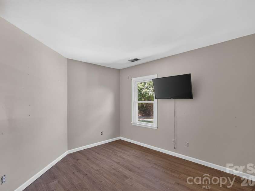 5706 Maylandia Road, Charlotte, NC 28269.  MLS# CAR4385551, YatesRealty ID 37388. 