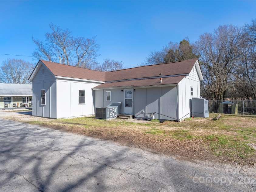 528 6th Street, Chester, SC 29706.  MLS# CAR4283348, YatesRealty ID 3739. 