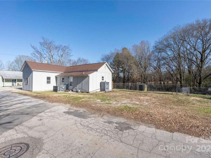 528 6th Street, Chester, SC 29706.  MLS# CAR4283348, YatesRealty ID 3739. 