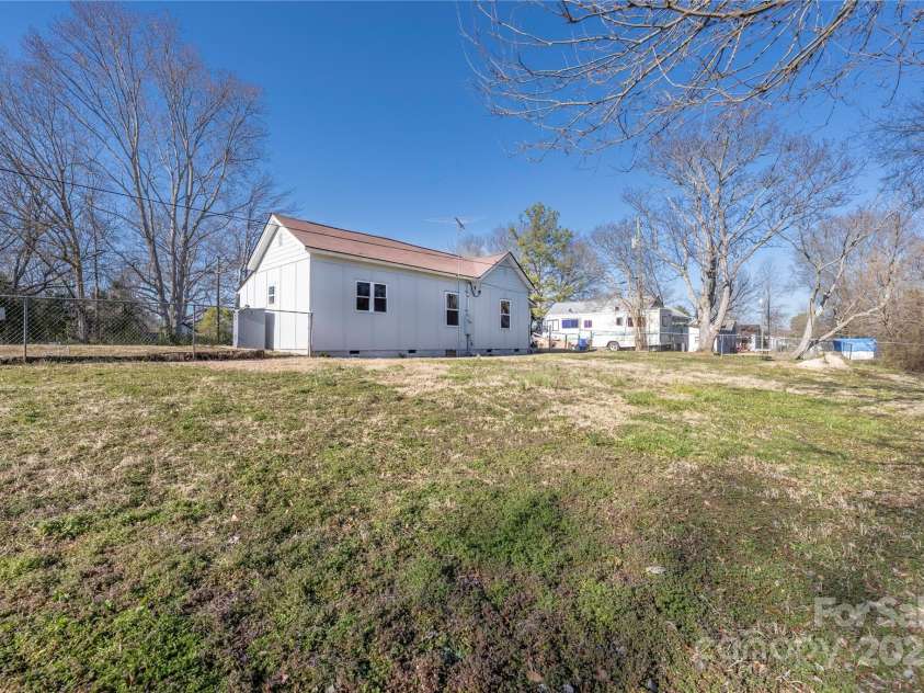 528 6th Street, Chester, SC 29706.  MLS# CAR4283348, YatesRealty ID 3739. 