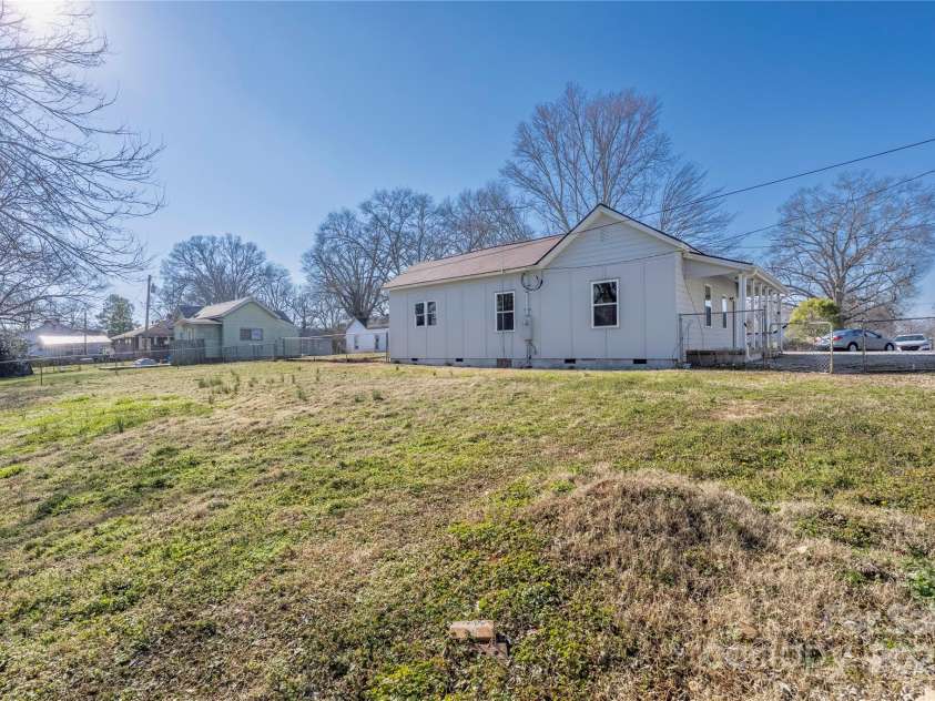 528 6th Street, Chester, SC 29706.  MLS# CAR4283348, YatesRealty ID 3739. 