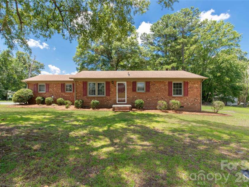 2596 Kirkover Drive, Lancaster, SC 29720.  MLS# CAR4404227, YatesRealty ID 37390. 
