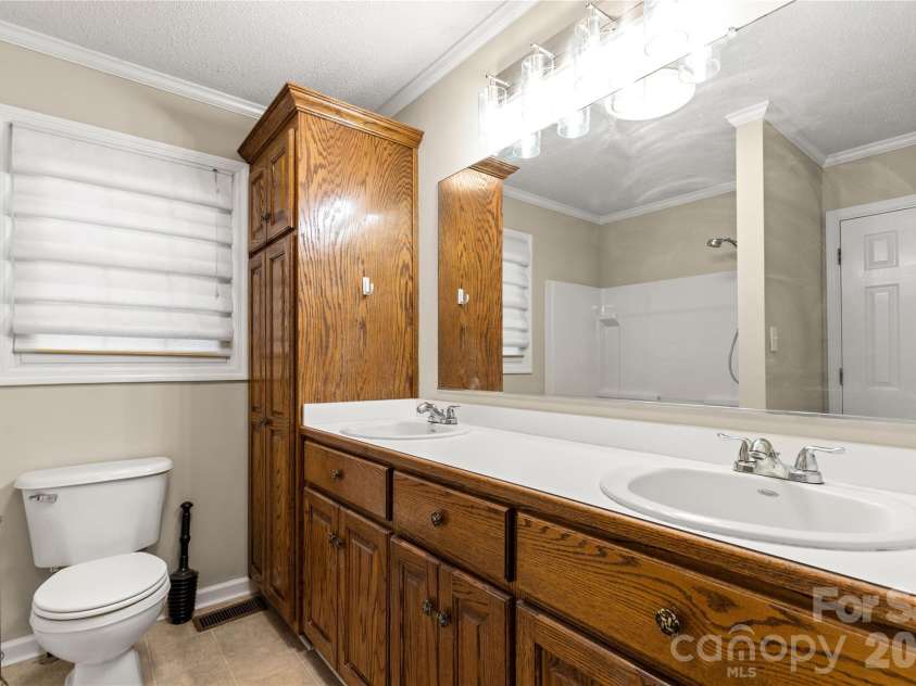 2596 Kirkover Drive, Lancaster, SC 29720.  MLS# CAR4404227, YatesRealty ID 37390. 