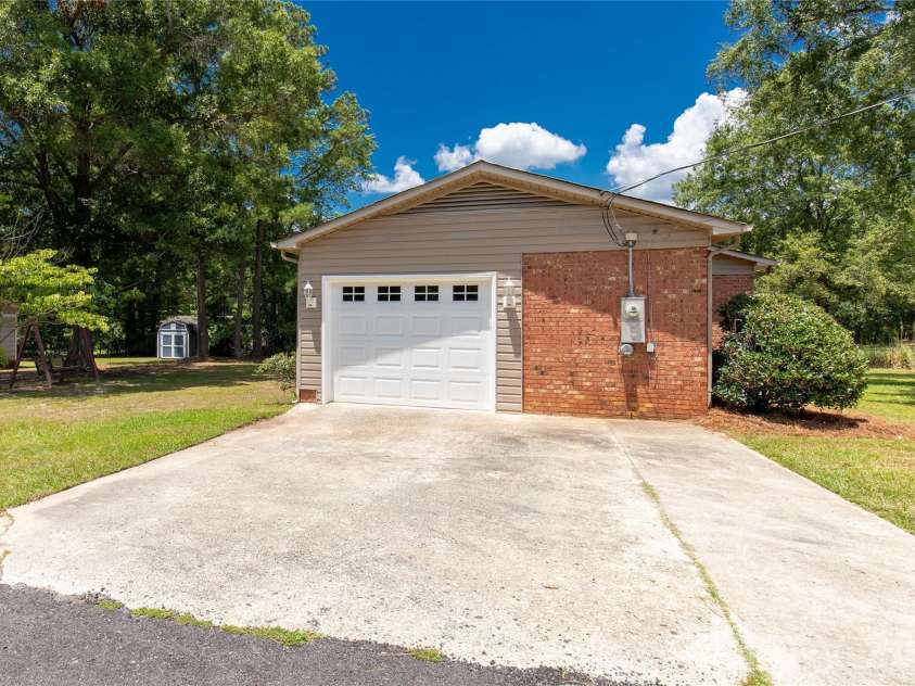 2596 Kirkover Drive, Lancaster, SC 29720.  MLS# CAR4404227, YatesRealty ID 37390. 