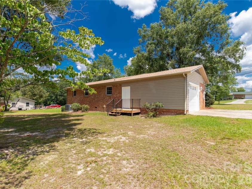 2596 Kirkover Drive, Lancaster, SC 29720.  MLS# CAR4404227, YatesRealty ID 37390. 
