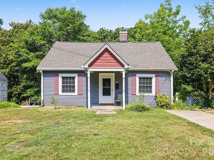 103 Belvedere Avenue, Gastonia, NC 28054.  MLS# CAR4387319, YatesRealty ID 37391. 