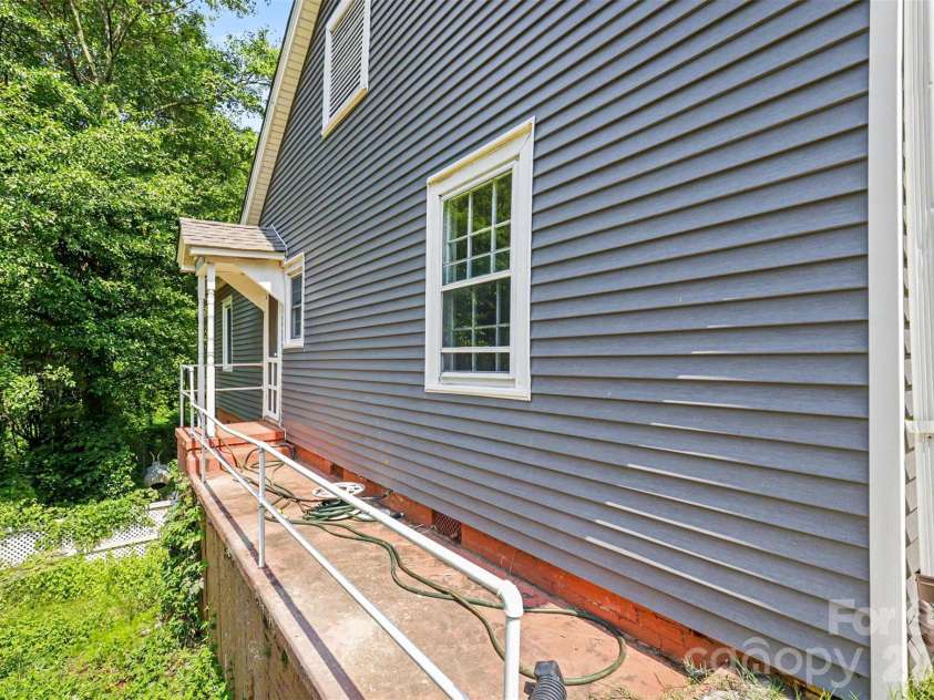 103 Belvedere Avenue, Gastonia, NC 28054.  MLS# CAR4387319, YatesRealty ID 37391. 