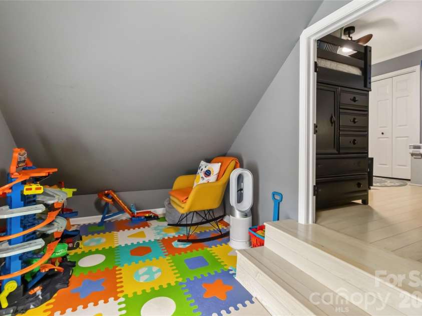 9122 Fairbridge Road, Charlotte, NC 28277.  MLS# CAR4401729, YatesRealty ID 37392. 