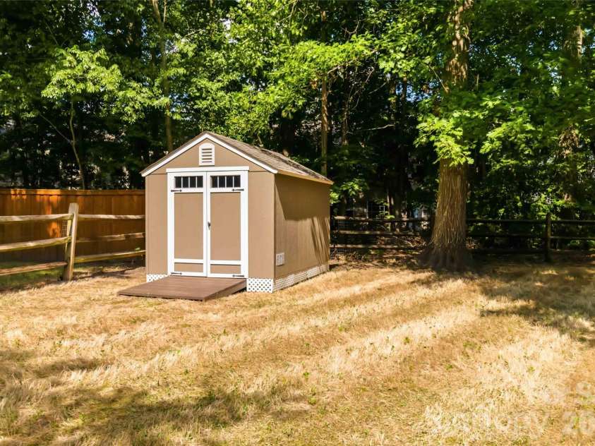 9122 Fairbridge Road, Charlotte, NC 28277.  MLS# CAR4401729, YatesRealty ID 37392. 