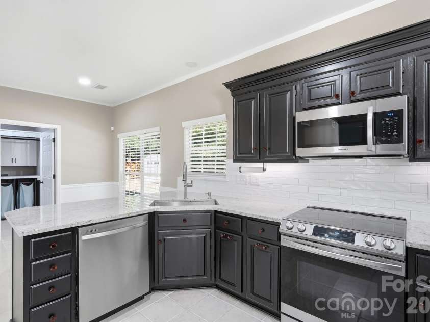 9122 Fairbridge Road, Charlotte, NC 28277.  MLS# CAR4430344, YatesRealty ID 37392. 