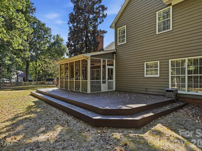 9122 Fairbridge Road, Charlotte, NC 28277.  MLS# CAR4430344, YatesRealty ID 37392. 