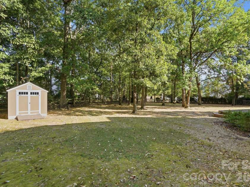 9122 Fairbridge Road, Charlotte, NC 28277.  MLS# CAR4430344, YatesRealty ID 37392. 