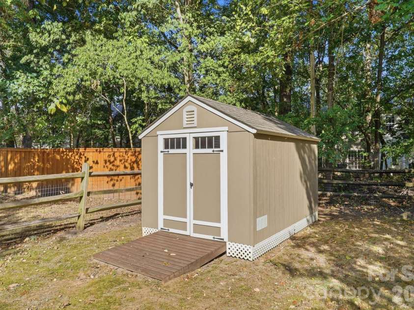 9122 Fairbridge Road, Charlotte, NC 28277.  MLS# CAR4430344, YatesRealty ID 37392. 