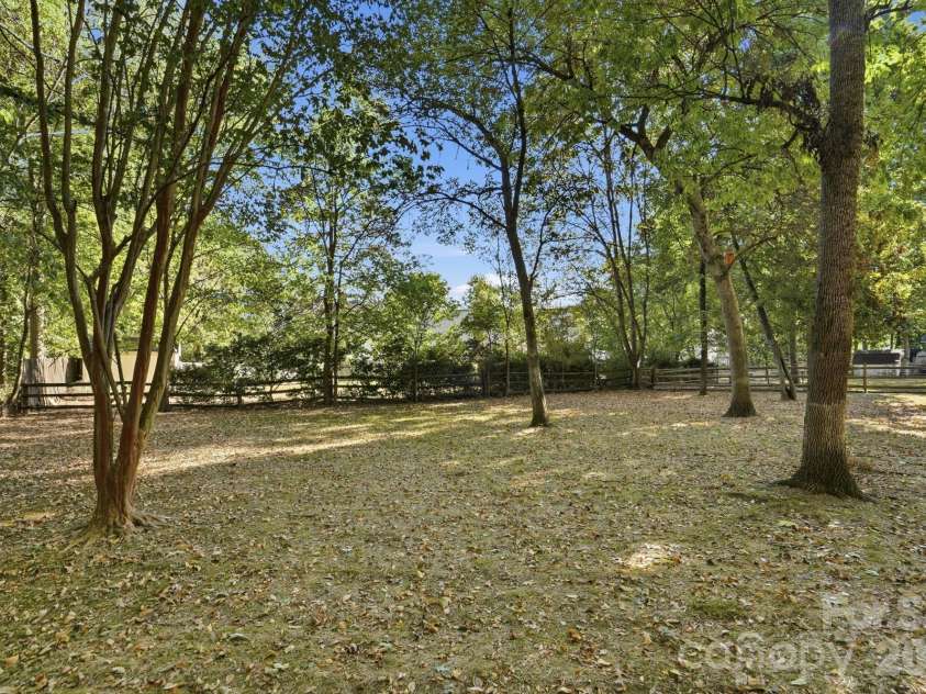 9122 Fairbridge Road, Charlotte, NC 28277.  MLS# CAR4430344, YatesRealty ID 37392. 