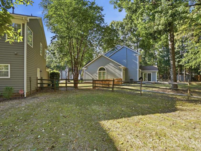9122 Fairbridge Road, Charlotte, NC 28277.  MLS# CAR4430344, YatesRealty ID 37392. 