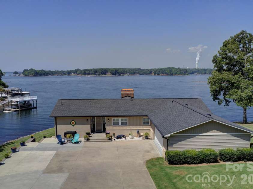117 Summersong Lane, Mooresville, NC 28117.  MLS# CAR4383546, YatesRealty ID 37394. 
