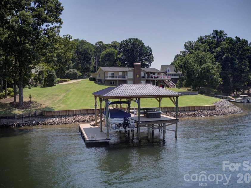 117 Summersong Lane, Mooresville, NC 28117.  MLS# CAR4383546, YatesRealty ID 37394. 